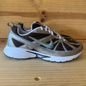 Nike Dart VI running shoes women’s size 11